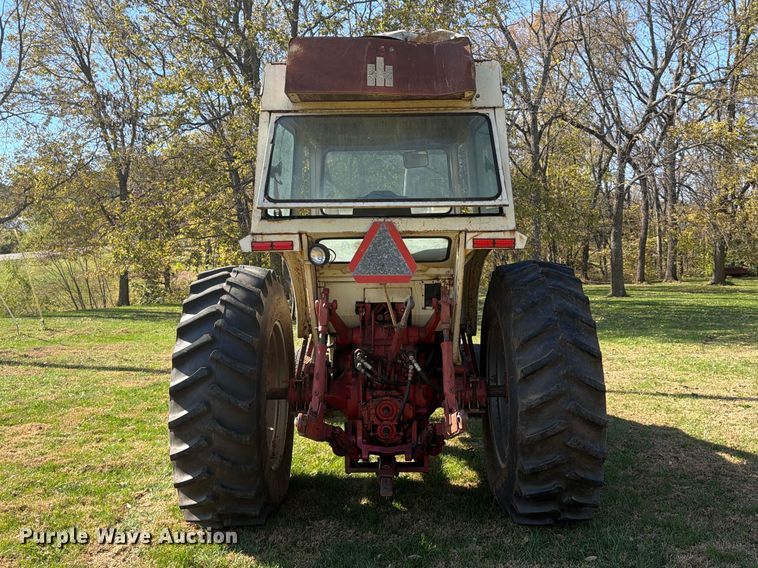image for item FU4834 1972 International 1066 tractor