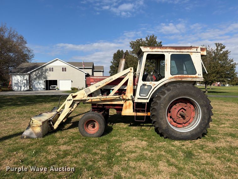 image for item FU4834 1972 International 1066 tractor