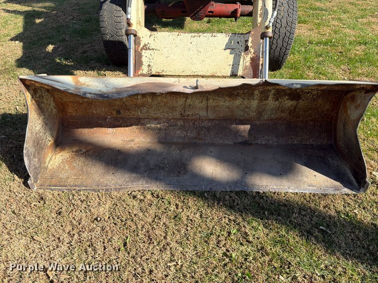 image for item FU4834 1972 International 1066 tractor