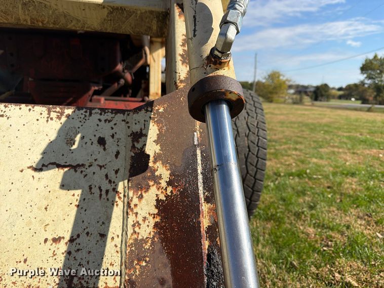 image for item FU4834 1972 International 1066 tractor
