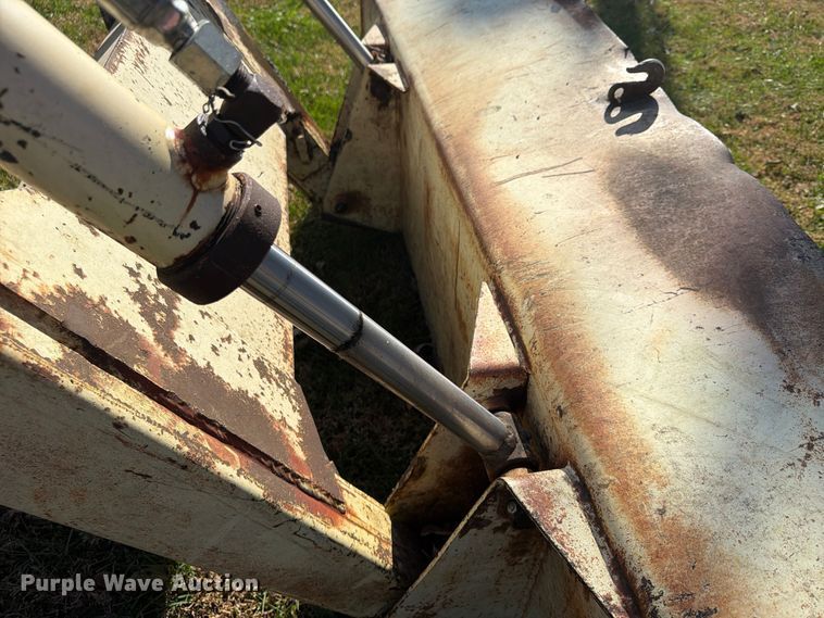 image for item FU4834 1972 International 1066 tractor