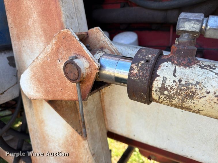 image for item FU4834 1972 International 1066 tractor