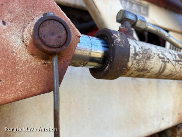 image for item FU4834 1972 International 1066 tractor