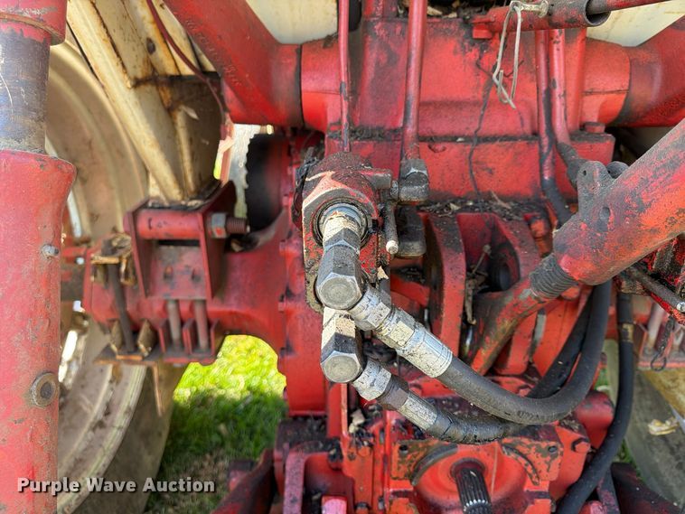 image for item FU4834 1972 International 1066 tractor