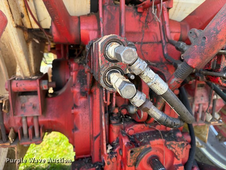 image for item FU4834 1972 International 1066 tractor