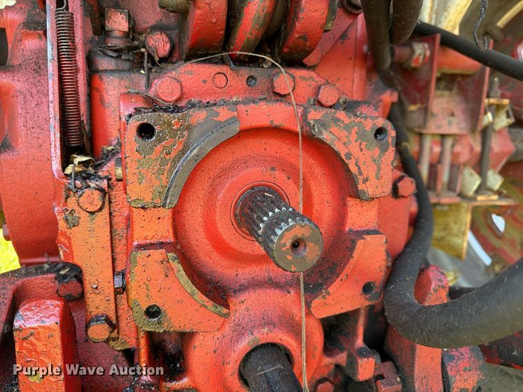 image for item FU4834 1972 International 1066 tractor