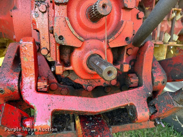 image for item FU4834 1972 International 1066 tractor