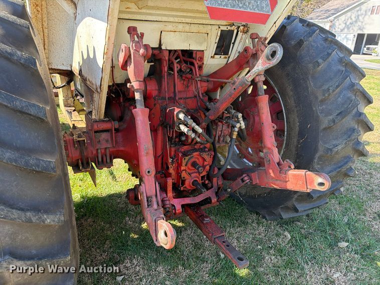 image for item FU4834 1972 International 1066 tractor