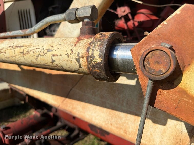 image for item FU4834 1972 International 1066 tractor