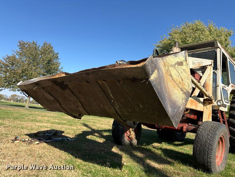 image for item FU4834 1972 International 1066 tractor
