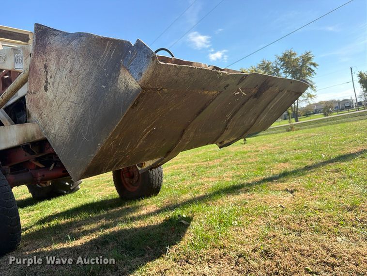 image for item FU4834 1972 International 1066 tractor