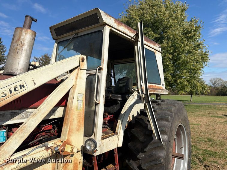 image for item FU4834 1972 International 1066 tractor