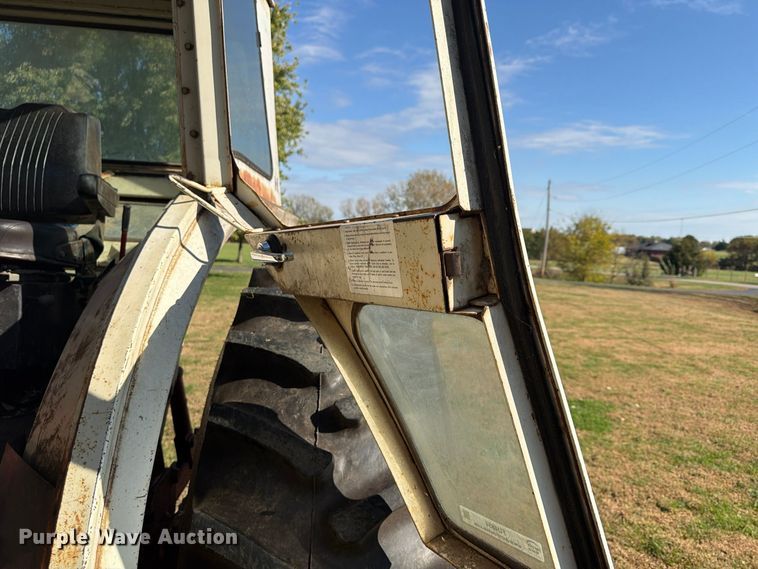 image for item FU4834 1972 International 1066 tractor