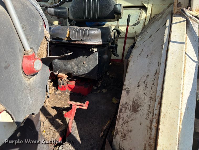 image for item FU4834 1972 International 1066 tractor