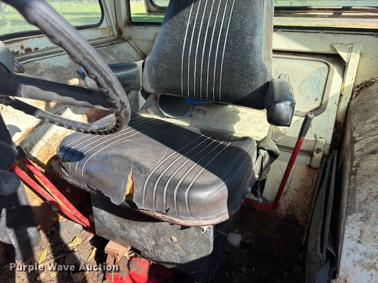 image for item FU4834 1972 International 1066 tractor