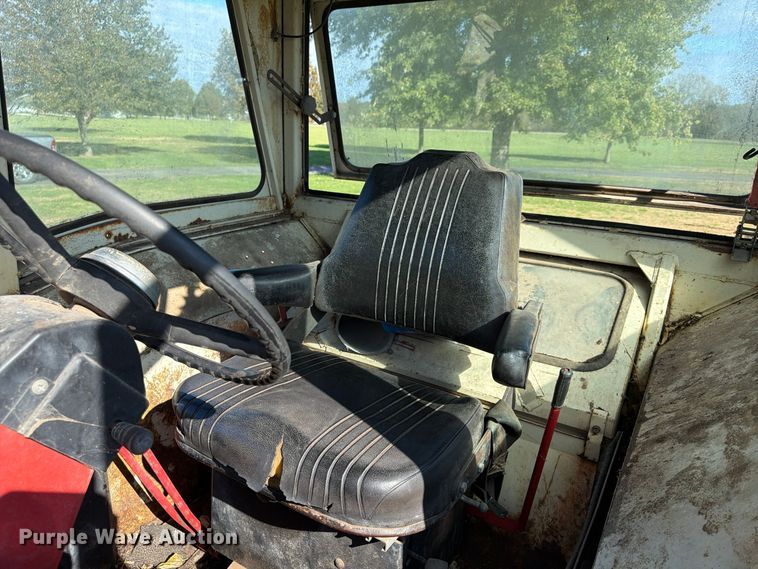 image for item FU4834 1972 International 1066 tractor