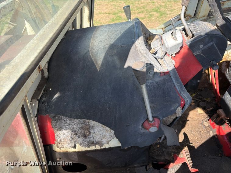 image for item FU4834 1972 International 1066 tractor
