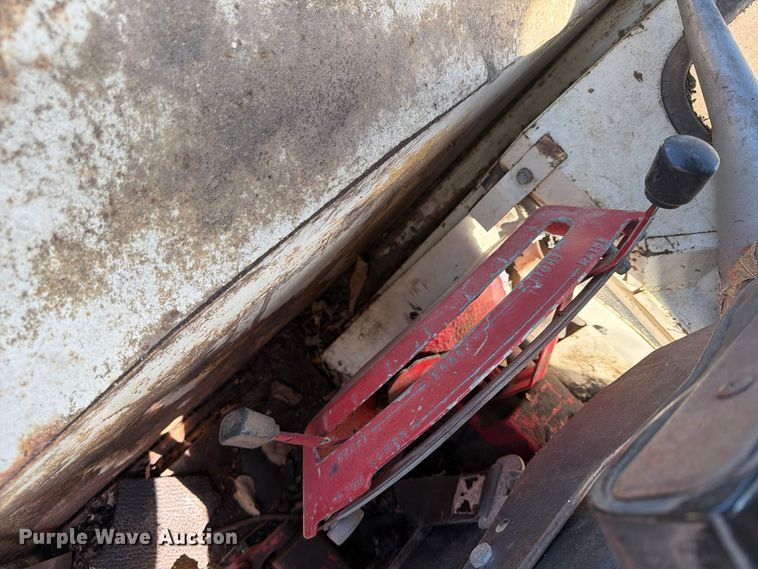 image for item FU4834 1972 International 1066 tractor