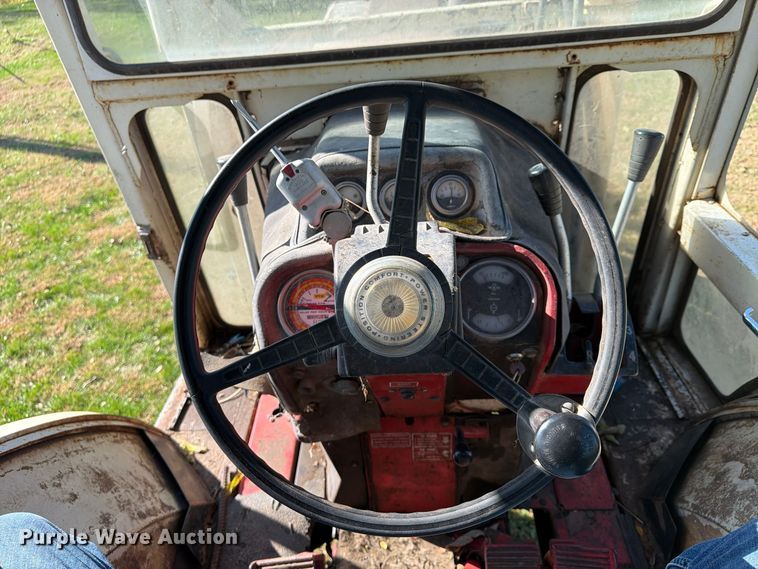 image for item FU4834 1972 International 1066 tractor