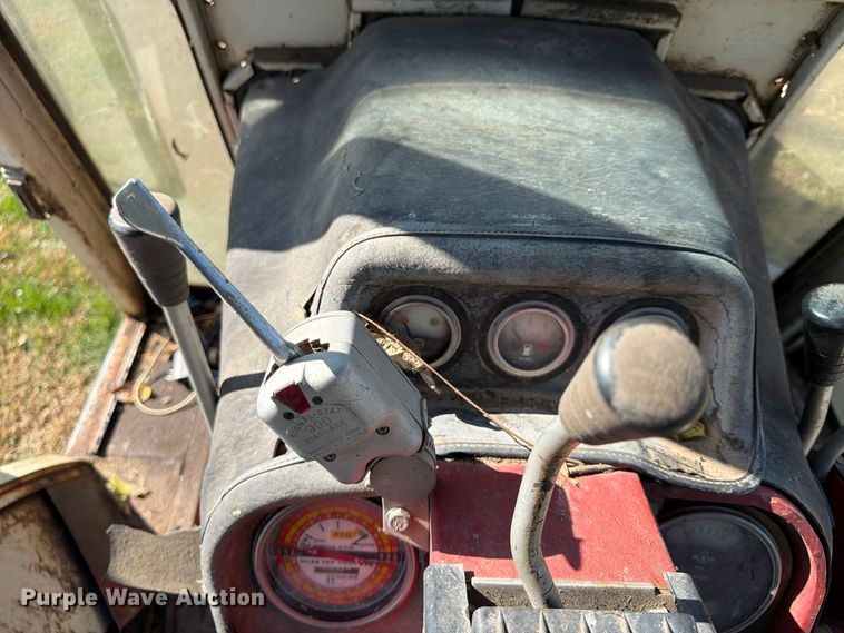 image for item FU4834 1972 International 1066 tractor