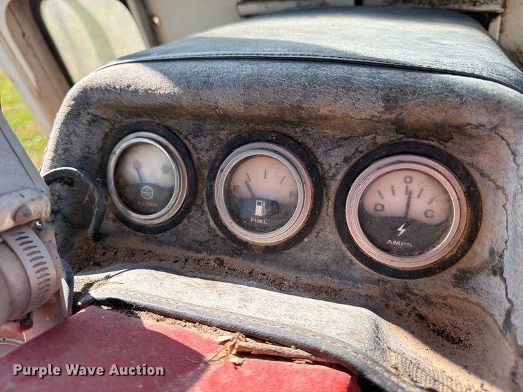 image for item FU4834 1972 International 1066 tractor
