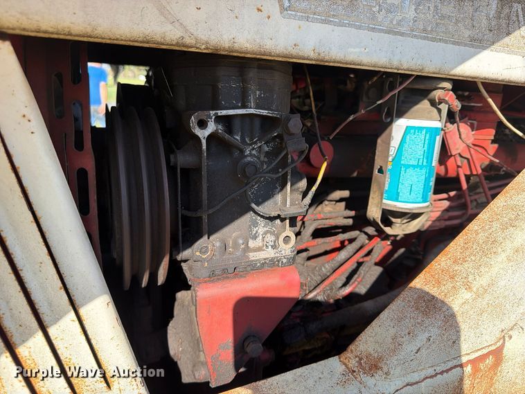image for item FU4834 1972 International 1066 tractor