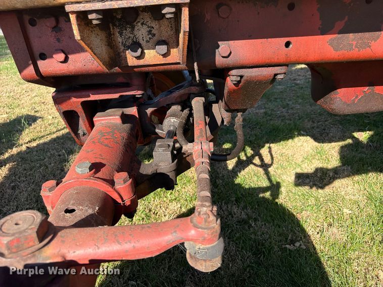 image for item FU4834 1972 International 1066 tractor