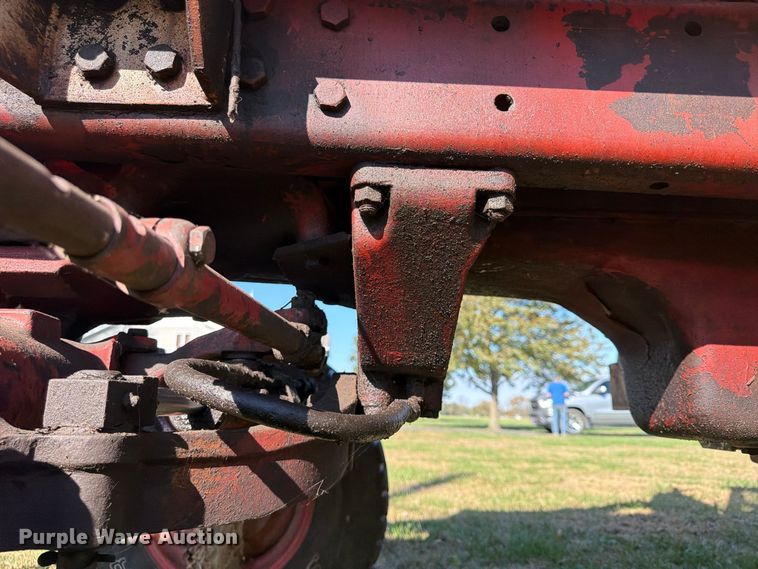 image for item FU4834 1972 International 1066 tractor