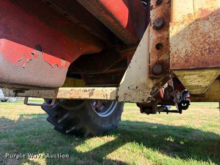 image for item FU4834 1972 International 1066 tractor