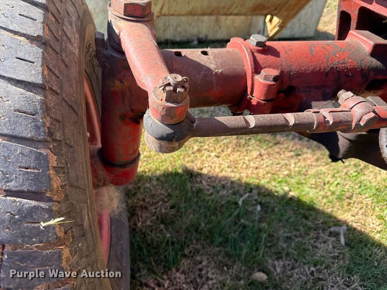 image for item FU4834 1972 International 1066 tractor