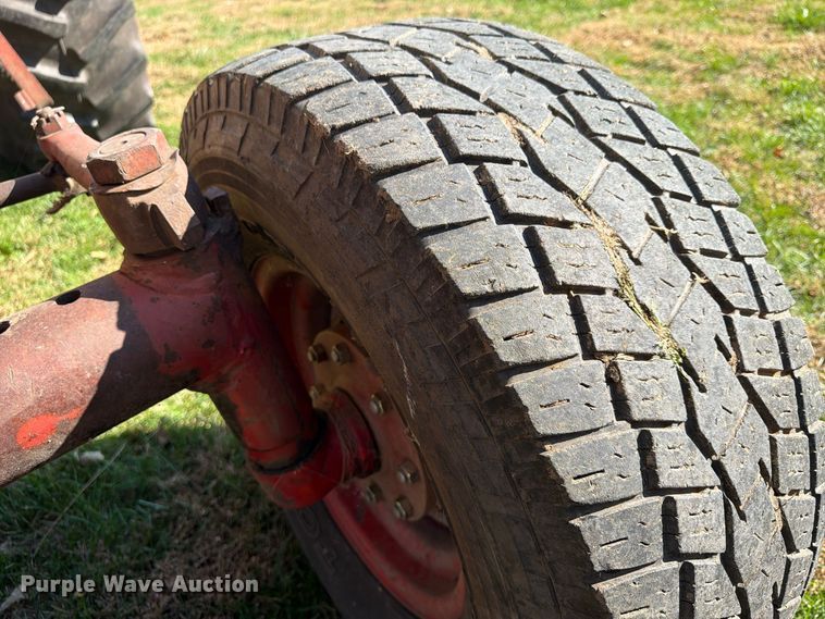 image for item FU4834 1972 International 1066 tractor