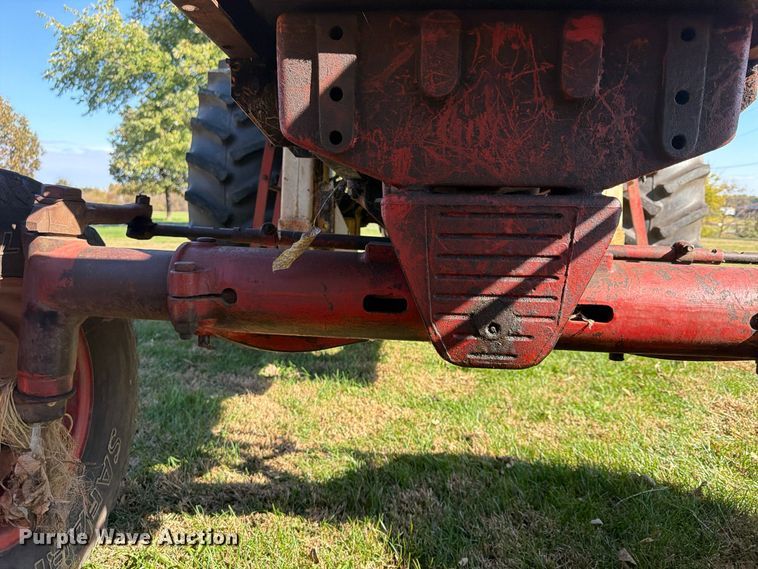 image for item FU4834 1972 International 1066 tractor