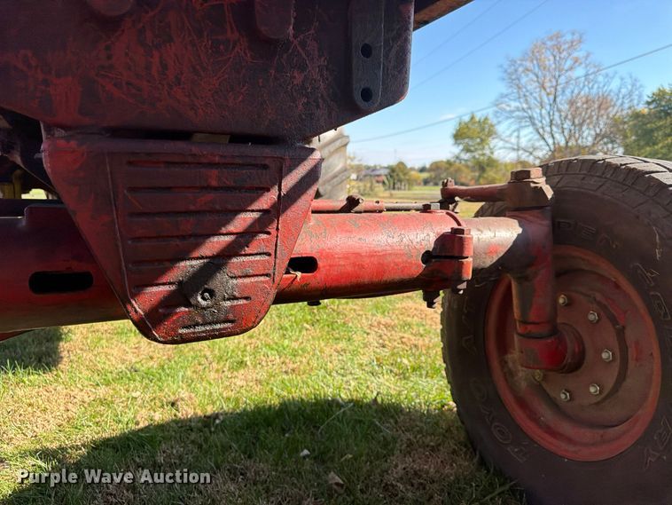 image for item FU4834 1972 International 1066 tractor