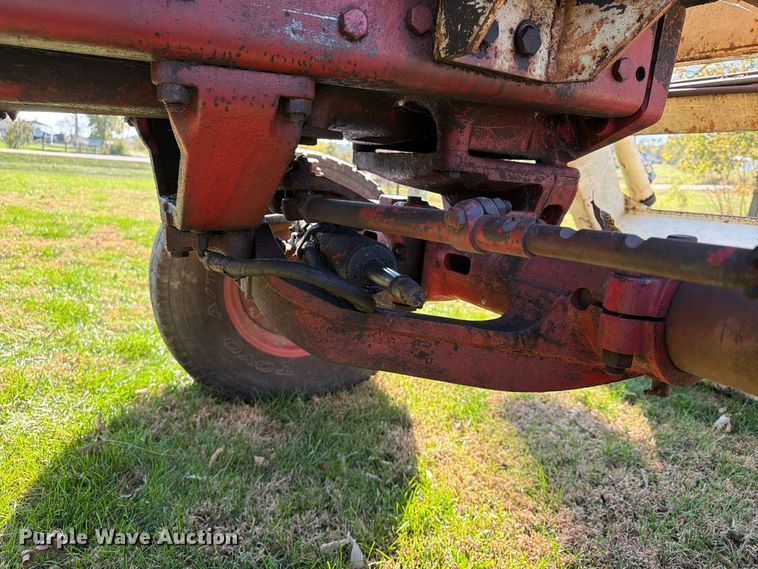 image for item FU4834 1972 International 1066 tractor