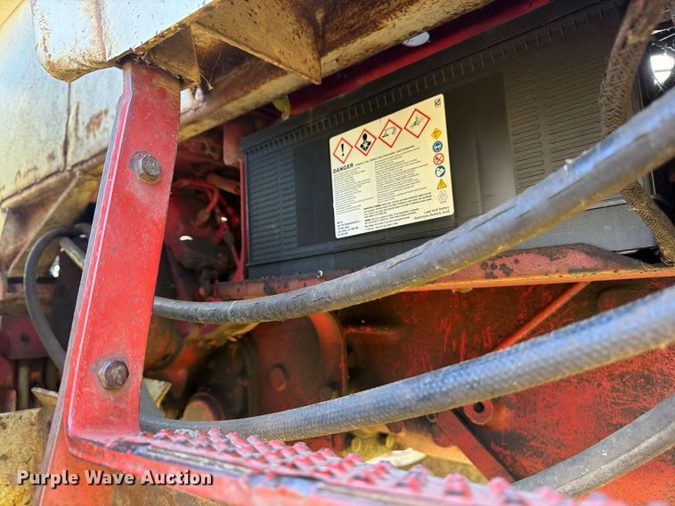 image for item FU4834 1972 International 1066 tractor