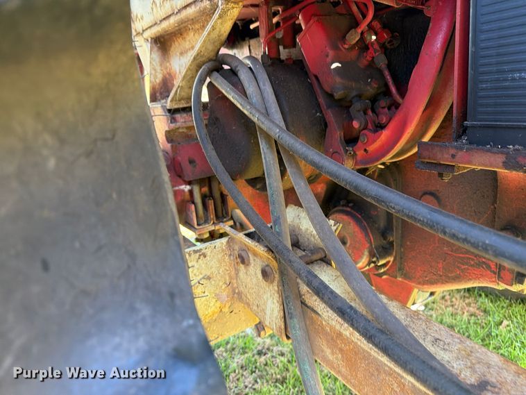 image for item FU4834 1972 International 1066 tractor