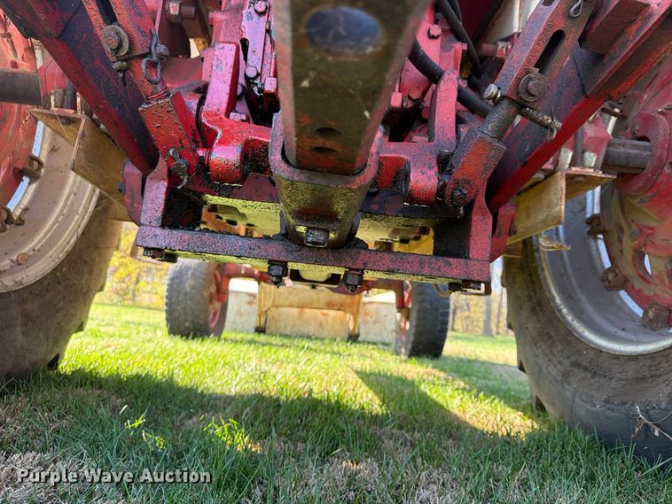 image for item FU4834 1972 International 1066 tractor