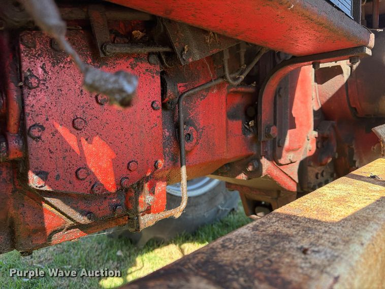image for item FU4834 1972 International 1066 tractor