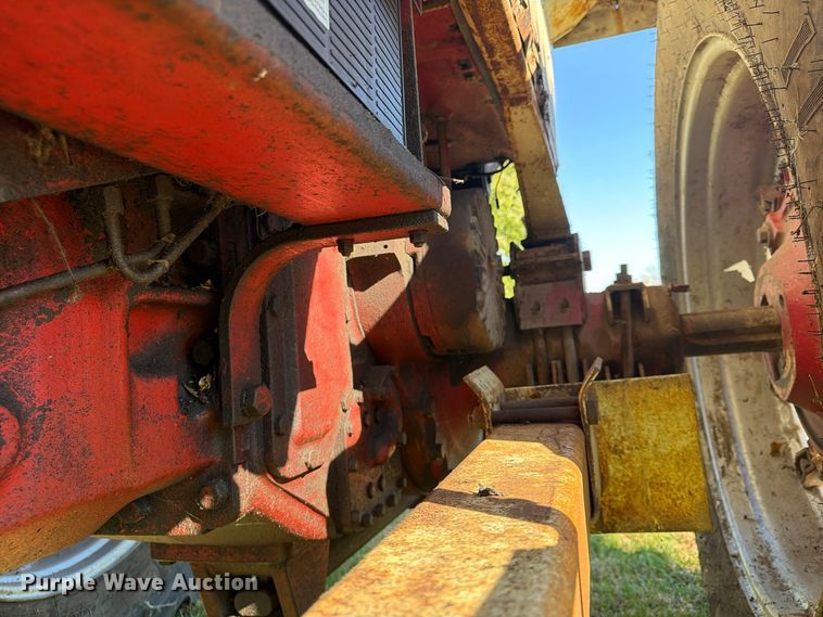 image for item FU4834 1972 International 1066 tractor