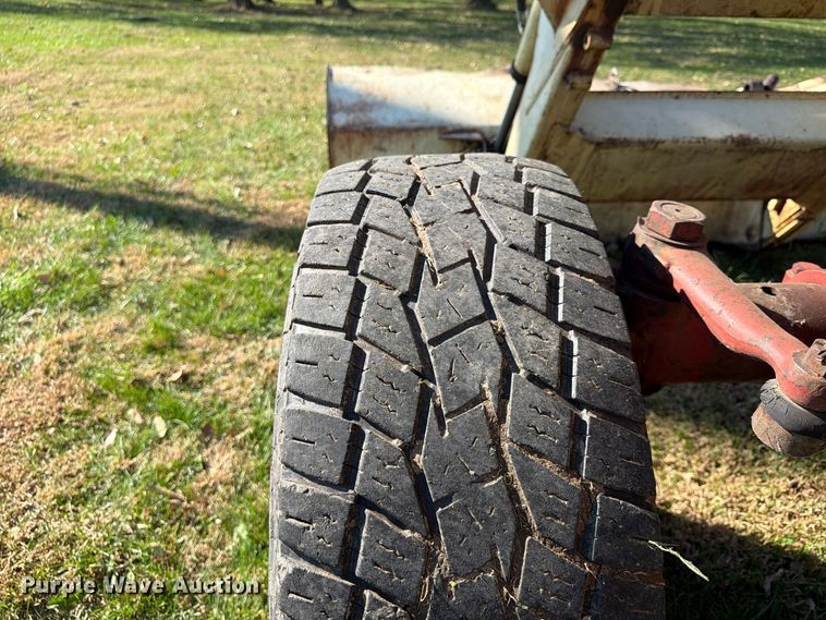 image for item FU4834 1972 International 1066 tractor