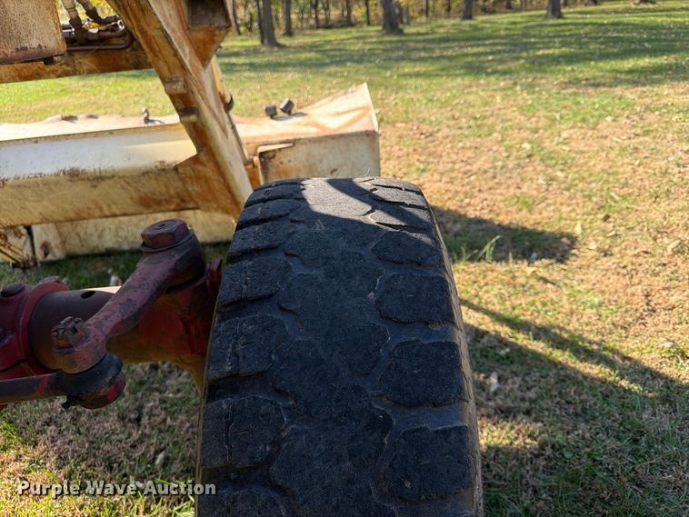 image for item FU4834 1972 International 1066 tractor