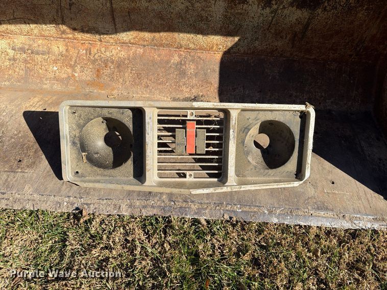 image for item FU4834 1972 International 1066 tractor
