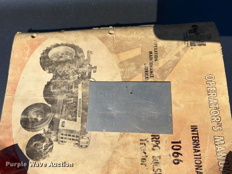 image for item FU4834 1972 International 1066 tractor