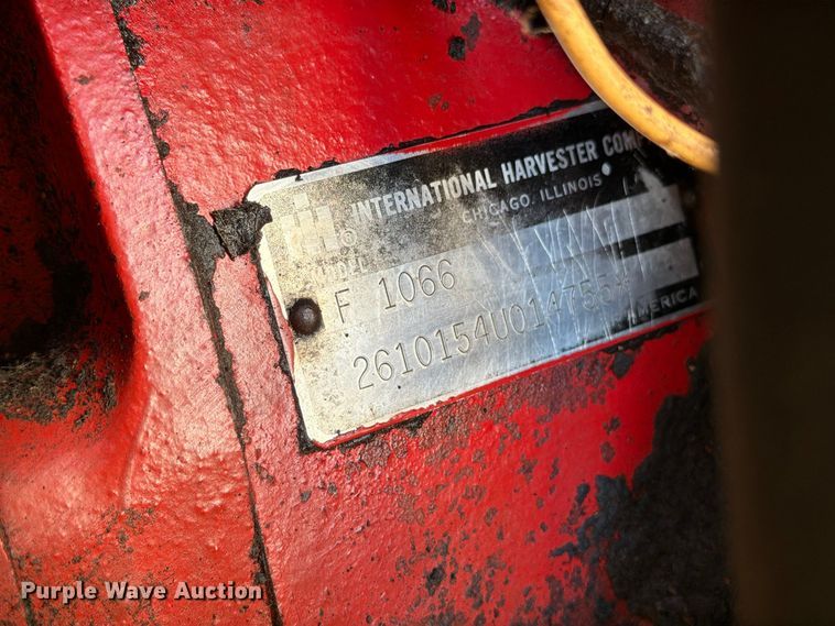image for item FU4834 1972 International 1066 tractor