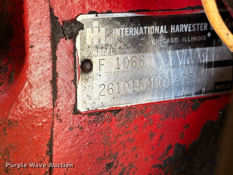 image for item FU4834 1972 International 1066 tractor