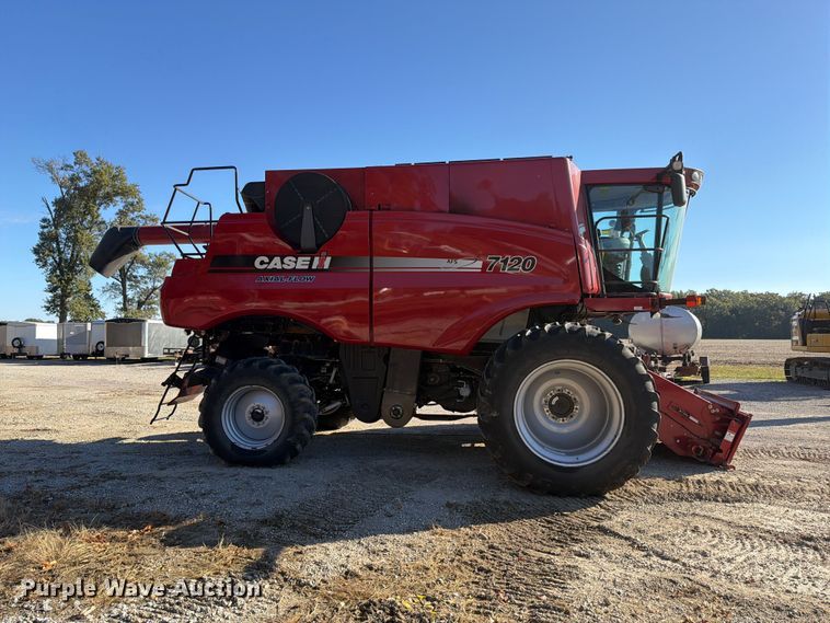 image for item YA5666 2012 CaseIH 7120 RWA combine