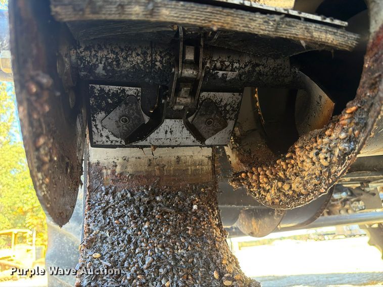 image for item YA5666 2012 CaseIH 7120 RWA combine