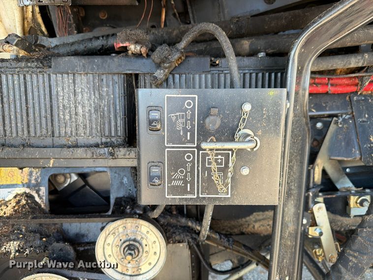 image for item YA5666 2012 CaseIH 7120 RWA combine