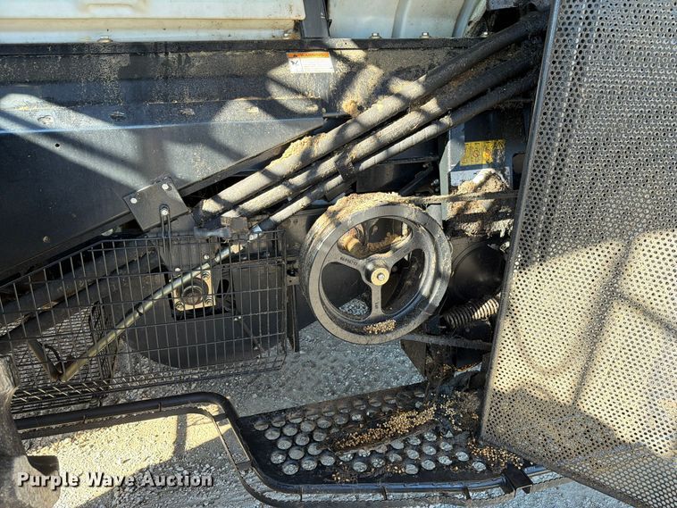 image for item YA5666 2012 CaseIH 7120 RWA combine