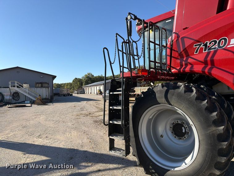 image for item YA5666 2012 CaseIH 7120 RWA combine